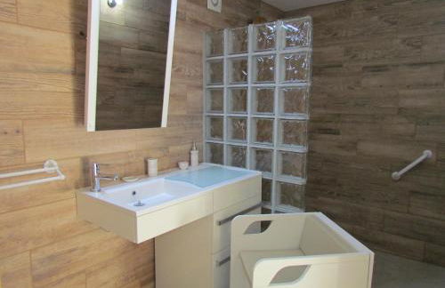 Le Petit Clos Des Camélias, gîte PMR proche de la plage - Foto 27