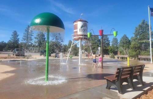 Cabin with Wild Horses, Fireplace, Dog Friendly & StarLink - Foto 3