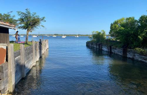 Aux pieds des plages, du port, de la piste cyclable et des commerces de proximité, un studio au dernier étage avec une vue panoramique sur le Bassin d'Arcachon, entièrement rénové, dans une résidence avec piscine - Foto 47