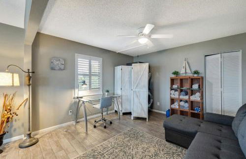 Exquisite Lakefront Pool House Awaits Pool 10 PPL - Foto 16