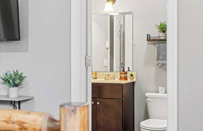 Tavern at the Woods by Avantstay Lakefront Views, Hot Tub, Firepit, Game Room - Foto 26