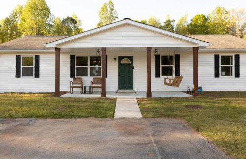 Refreshing Ranch Style Home - Photo 34