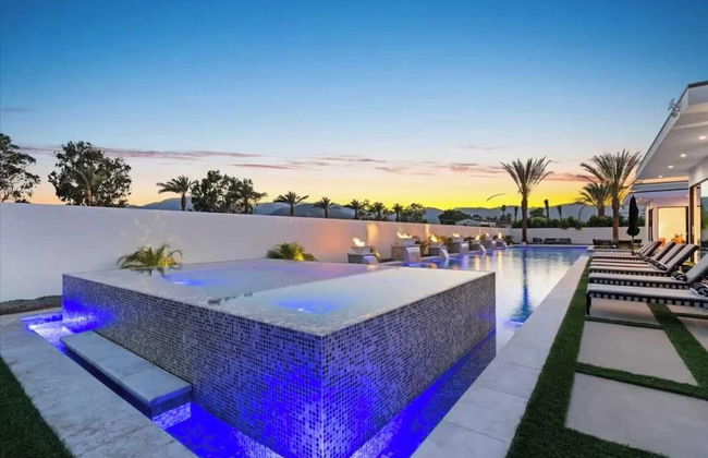 Sleeps 20 7-bedroom Villa w/ Pool, Putting Green & Hot Tub Bravo Villa #11 by Avantstay - Foto 3