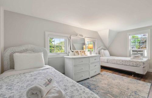 Walk to Water Access to Hiking Trails! - Foto 17