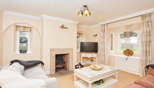 North Lodge - Photo 2