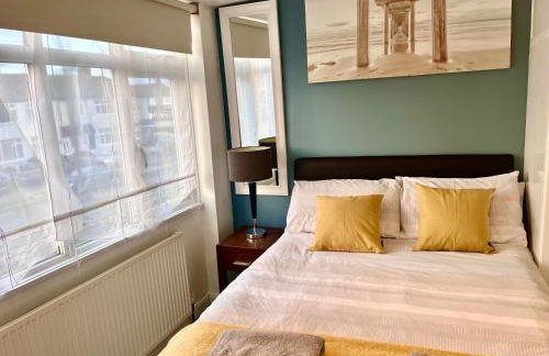 Chessington Blue with parking - Photo 33