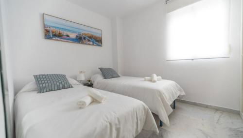 WintowinRentals Terrace, Pool, Parking in Cala del Moral - Photo 5