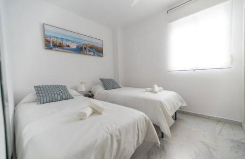 WintowinRentals Terrace, Pool, Parking in Cala del Moral - Photo 5