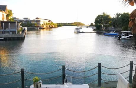 Immaculate Two Beds Luxury Marina Apartment - Photo 11