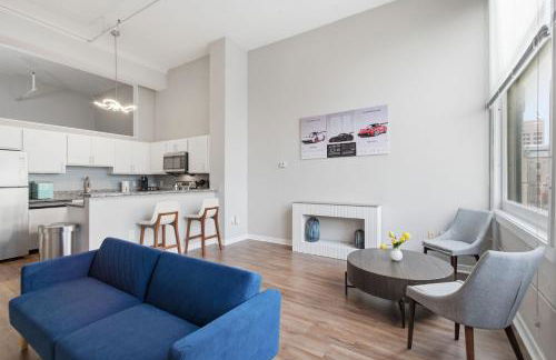 Luxury Downtown Cityview Suite Skywalk Access and Free Garage Parking - Foto 33