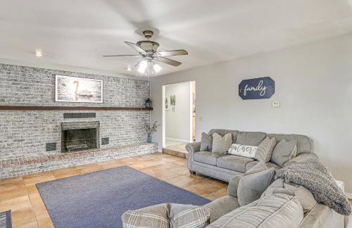 Waterfront Kansas Home with Private Fire Pit! - Foto 7