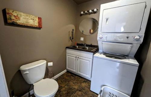 Spacious Ranch-Style Retreat with Private Deck, Nestled in Nature Near Acadia, Hancock Maine - Foto 26