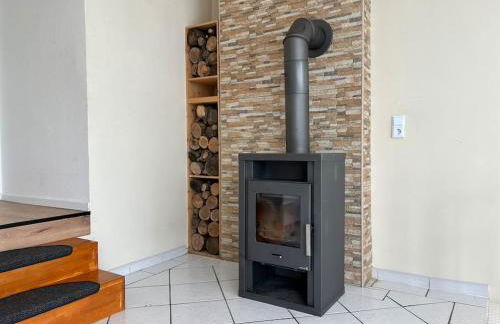 Ferienhaus mit Privatparkplatz, Terrasse und Stadtnähe - Foto 3