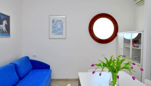 "flat in a Seafront Building With Swimming Pool" - Photo 5