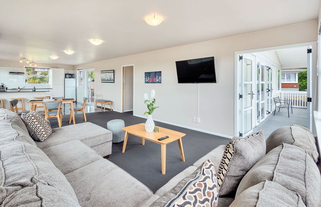 Sunny Three Bedroom Delight Upper Level - Foto 13