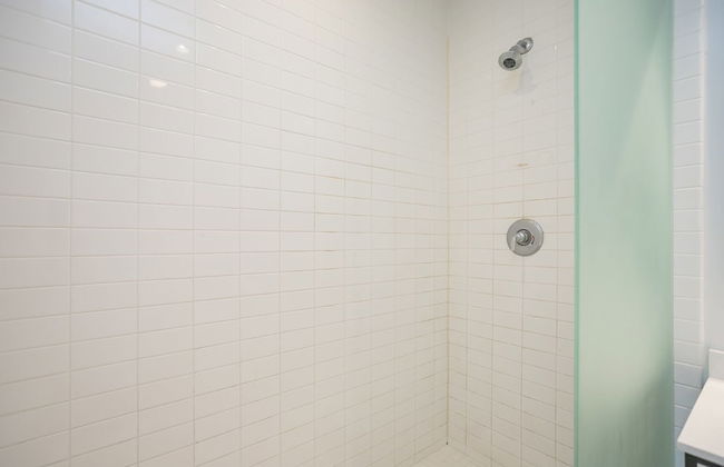 Unfurnished Condo | Amazing Layout with Balcony and In-building Storage Unit - Foto 20