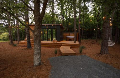 Glamping cabin with private deck and hot tub! - Foto 4