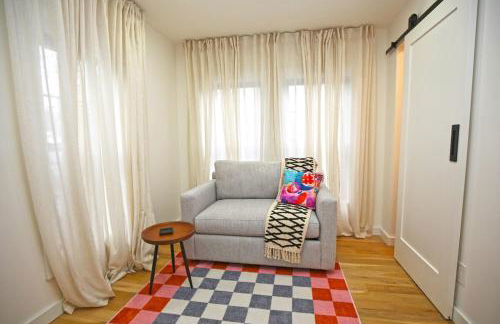 Renovated home seconds from town - Foto 55