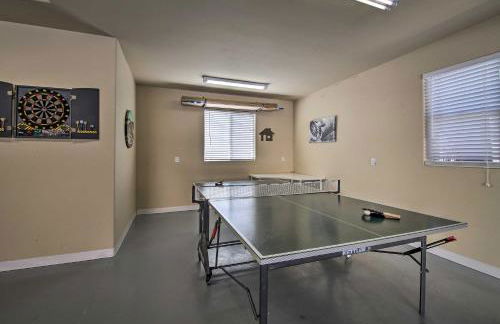 Sugar Bear Lodge with Game Room - 5 Mi to Village! - Foto 28