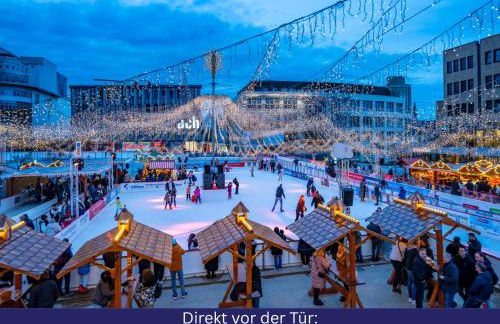 Modern, komplett saniert, in zentraler Citylage beim Kennedyplatz, voll ausgestatte Küche, offener Wohn- und Essbereich, helle Räume - Photo 37