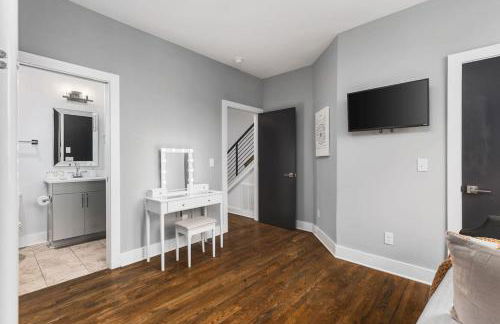 Home with Rooftop Deck & Garage, 2 miles to Downtown Broadway - Foto 36