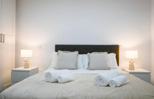 Apartment with Balcony on Calle Santa Engracia Temporal SEN1692 - Foto 1