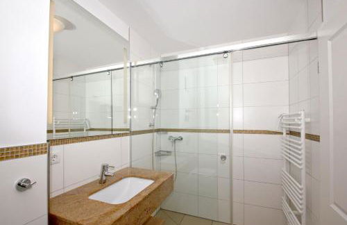 strandnahe FeWo mit Terrasse, gratis Nutzung vom AHOI Erlebnisbad und Sauna in Sellin - Rex Rugia FeWo 28-4 - Foto 10