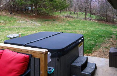 Mountain Cabin w Hot Tub Deck Grill & Fire Pit - Foto 5