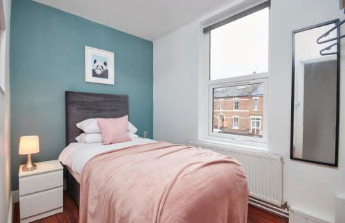 BIG Contractor House in Leamington Spa with 7 Beds by PureStay - 14 Night min! - Foto 9