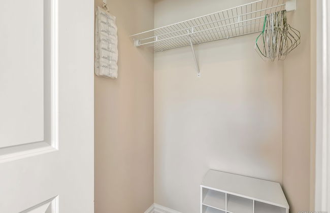 Bright 2 BR Private Suite by Elevate Rooms - Photo 3