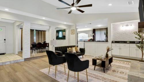 City Gem 4BR with POOL Sleeps 8 - Foto 2