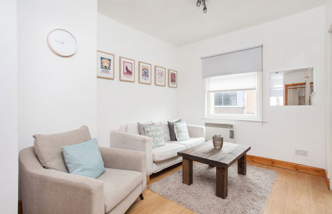 Basic Apartment for Two Amazing Location - Foto 14