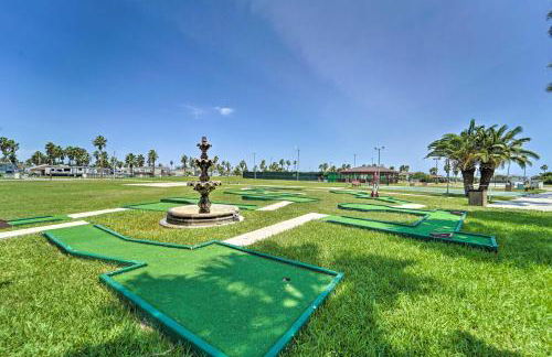 Deck and Pool Access Long Island Village Escape! - Foto 23