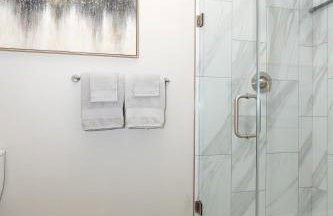 Topsider Condo w/ Stunning Lake Views, Shuffleboard & King Beds - Foto 28