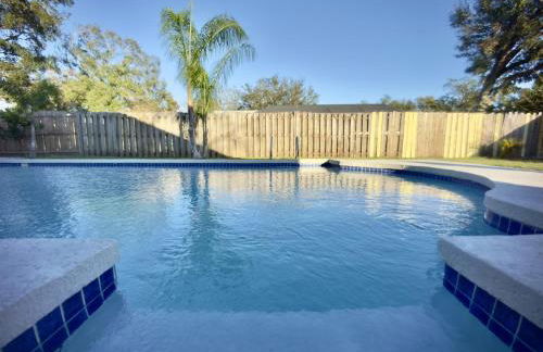 Luxury 4BR Getaway with Heated Pool & Cozy Vibes! - Foto 42