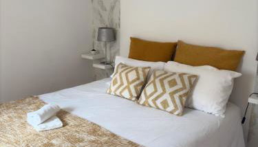 City Break-Quiet House with Private Patio - Foto 3