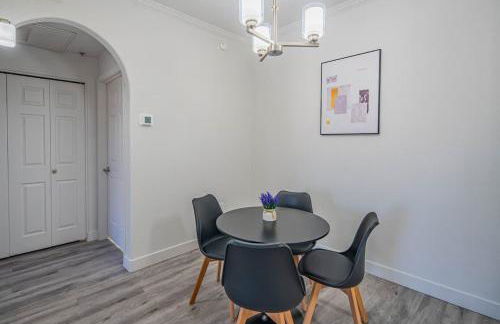 Elegant 1BD King Bed, Pool, Hot Tub, Gym, Parking - Photo 23