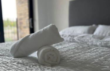 Joyful Group - Stylish 2 Bedroom Duplex with Sofa Bed in Salford M5 - Foto 11