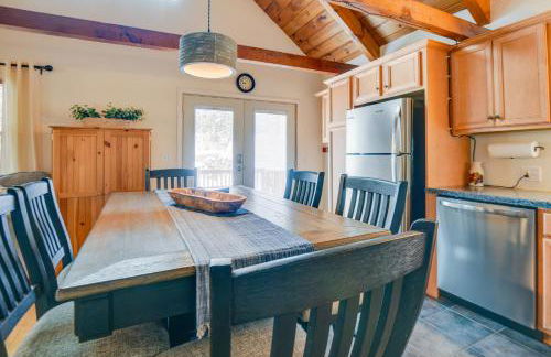 Cozy Tuftonboro Home with Deck - Walk to Beaches! - Foto 7