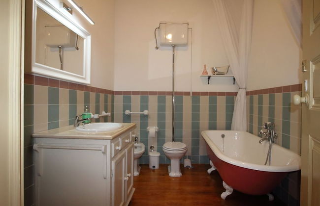 Old Town House in Figueira da Foz Near Beach - Photo 24