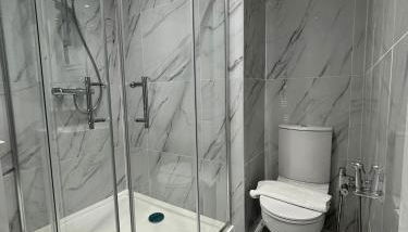 2BR Bungalow with Parking - Sunbeam Haven - Foto 3