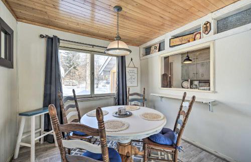 Family Home - Walk to Town and Balsam Lake! - Foto 2