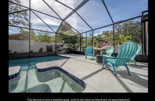 Central Perk Retreat | Heated Pool + Zoo 1 Block! - Foto 41