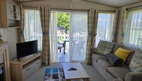 luxury new 3 bed caravan with stunning sea view on private beach in Thorness bay - Foto 3