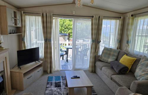 luxury new 3 bed caravan with stunning sea view on private beach in Thorness bay - Foto 3