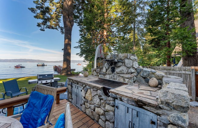 Lakefront Haven by Avantstay Minutes to Ski Resorts Private Dock Boat - Photo 37