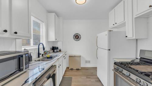 Family-owned 3BR in Larchmere Near Hospitals with Parking - Foto 5