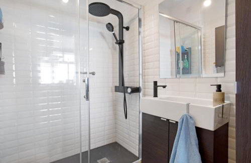 Home Away From Home - Photo 2