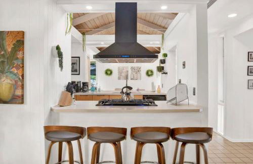 Midcentury Modern - Pool & Hot tub - Retro Retreat - Foto 23