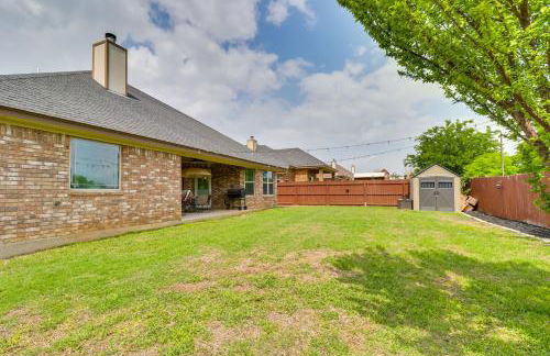 Unwind Fireside! Harker Family Retreat with Yard - Foto 34